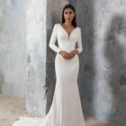 Pre-loved Elary wedding dress with sheer tulle puff sleeves and deep V-neckline