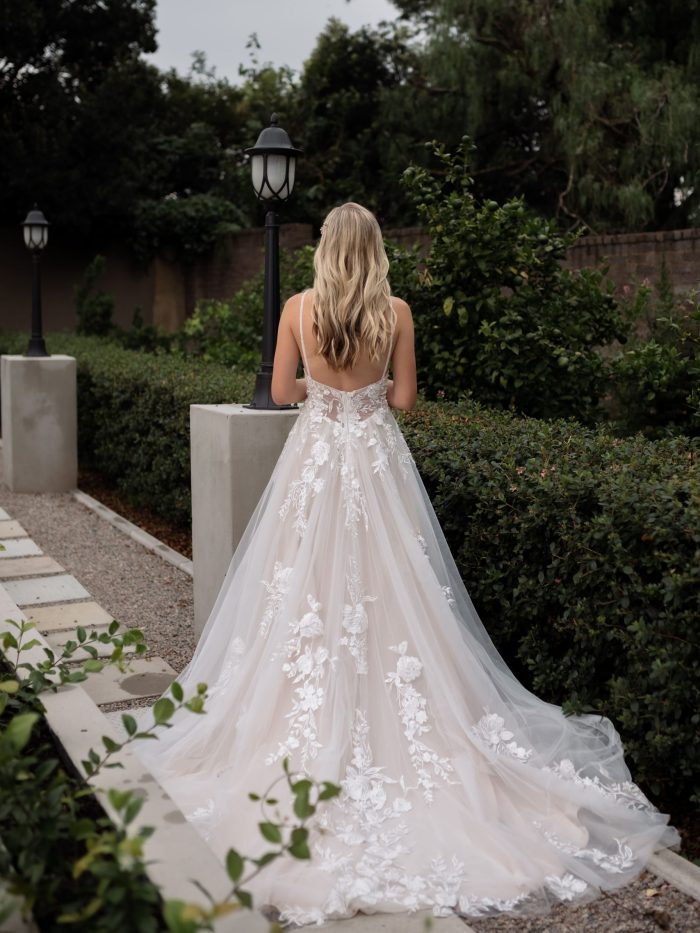 Pre Loved Rochell Wedding Gown lace A-line bridal dress with plunge neckline